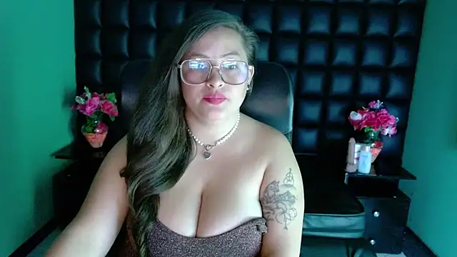 Snapshot of SaraThomso chatting on December 5, 2024, 5:59 am SaraThomso online show from December 5, 2024, 5:59 am