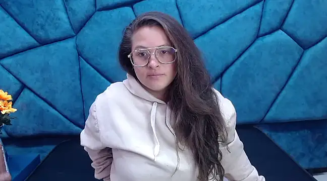 Snapshot of SaraThomso chatting on January 25, 2025, 3:30 am SaraThomso online show from January 25, 2025, 3:30 am