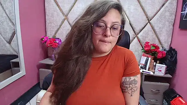 SaraThomso online show from November 26, 2025, 1:45 pm