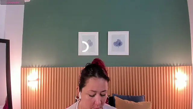  anavictoria  online show from October 22, 2025, 6:07 pm