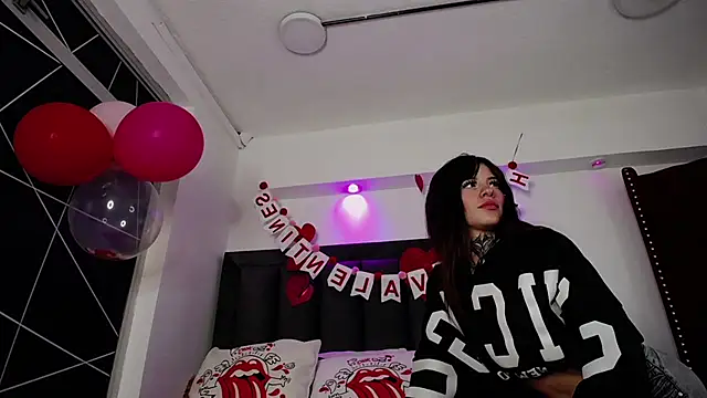 Tifanny Sweett online show from February 13, 2025, 4:32 am