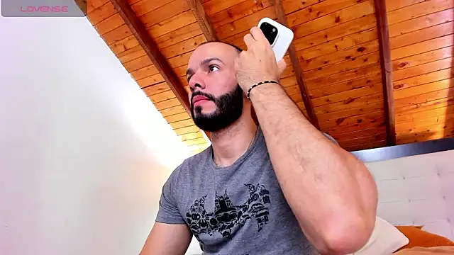 Tom Bailey online show from October 4, 2025, 12:58 pm