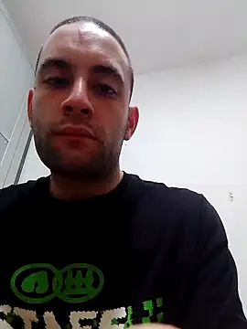 Snapshot of bearguy998 chatting on February 8, 2025, 7:27 pm bearguy998 online show from February 8, 2025, 7:27 pm