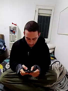 Snapshot of bearguy998 chatting on March 7, 2025, 6:33 pm bearguy998 online show from March 7, 2025, 6:33 pm