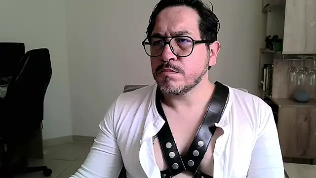 OsoMaduro12 online show from February 3, 2026, 3:06 pm