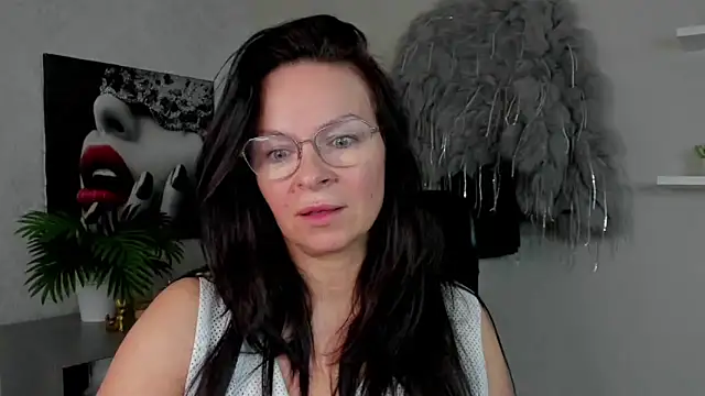 HelenLuxx online show from March 7, 2025, 6:35 am