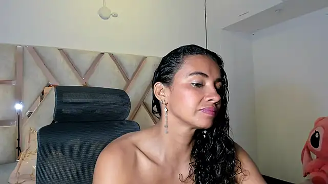 leslyflorez online show from January 15, 2025, 12:30 am