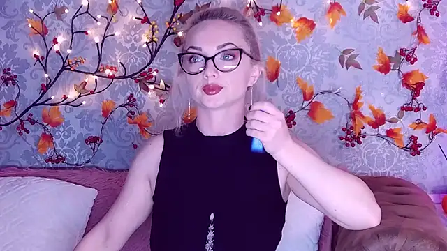 EllianaReese online show from November 19, 2025, 4:01 am