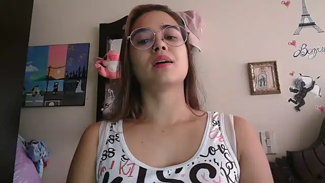 Snapshot of trianabell chatting on February 17, 2026, 5:19 pm trianabell online show from February 17, 2026, 5:19 pm