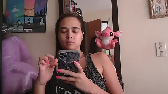 Snapshot of trianabell chatting on April 15, 2026, 6:04 pm trianabell online show from April 15, 2026, 6:04 pm