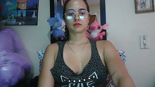 Snapshot of trianabell chatting on April 15, 2026, 7:58 pm trianabell online show from April 15, 2026, 7:58 pm