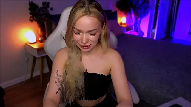 Lily Yin online show from April 14, 2026, 5:46 am