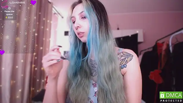 JustMeowGirl online show from April 5, 2026, 5:37 am