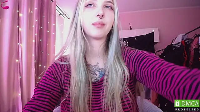 Snapshot of JustMeowGirl chatting on May 16, 2026, 7:05 am JustMeowGirl online show from May 16, 2026, 7:05 am