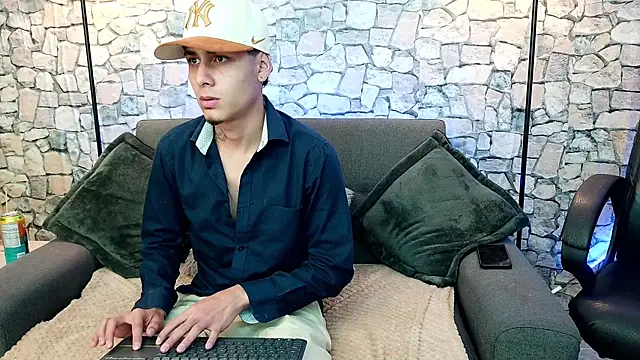 Bastiaan 28 online show from November 21, 2025, 4:33 am