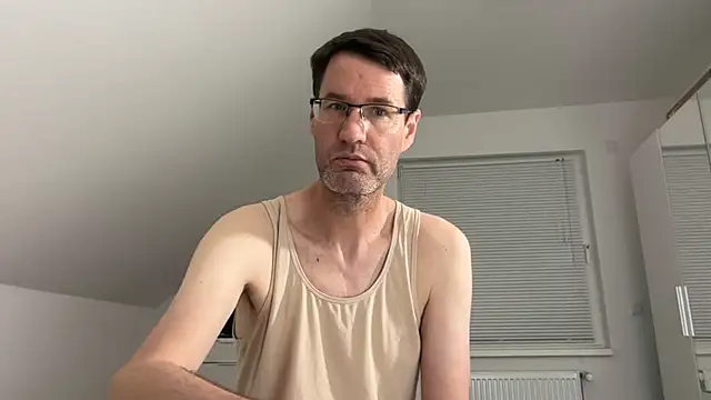Snapshot of zxzx_cam1 chatting on July 3, 2026, 5:30 pm zxzx cam1 online show from July 3, 2026, 5:30 pm