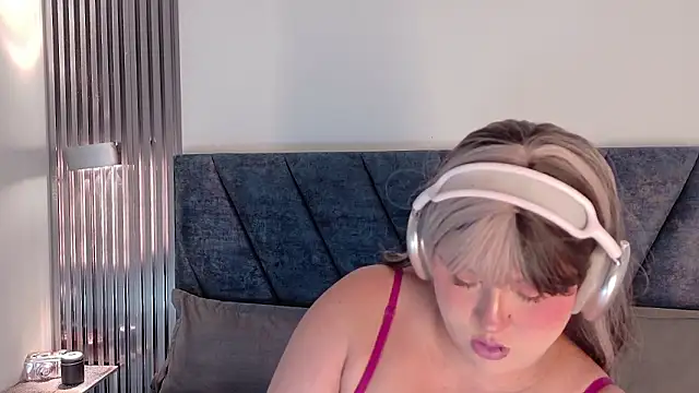 Snapshot of Karmilla_Rosse chatting on March 13, 2026, 10:33 am Karmilla Rosse online show from March 13, 2026, 10:33 am
