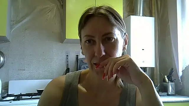 Snapshot of AshleyXHoney chatting on July 1, 2026, 6:37 am AshleyXHoney online show from July 1, 2026, 6:37 am