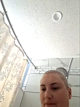 MilfyMrsRobinson online show from May 5, 2026, 8:28 pm