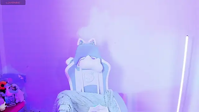 Ahri Elderwood online show from April 17, 2026, 3:09 am