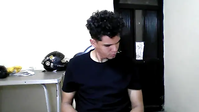 Snapshot of VERGOSAN18CM chatting on November 17, 2025, 9:42 pm VERGOSAN18CM online show from November 17, 2025, 9:42 pm