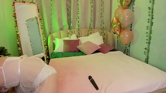 Love is Lola online show from March 1, 2025, 1:11 am