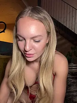 Snapshot of ChiaraVixen chatting on December 16, 2024, 2:38 pm ChiaraVixen online show from December 16, 2024, 2:38 pm