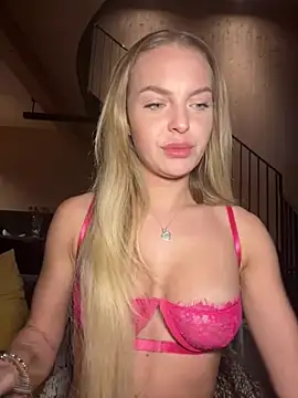 Snapshot of ChiaraVixen chatting on January 28, 2025, 3:57 pm ChiaraVixen online show from January 28, 2025, 3:57 pm