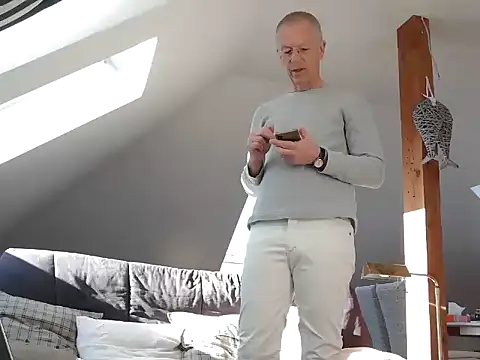 maxmueller321 online show from March 4, 2026, 9:26 am