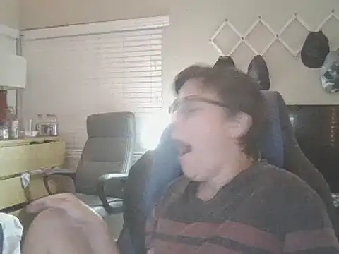 Snapshot of KaliSnow199623 chatting on December 3, 2024, 7:21 am KaliSnow199623 online show from December 3, 2024, 7:21 am