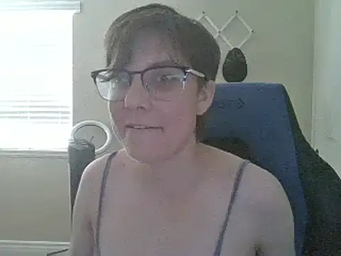 Snapshot of KaliSnow199623 chatting on February 5, 2025, 12:20 am KaliSnow199623 online show from February 5, 2025, 12:20 am