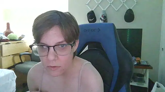 Snapshot of KaliSnow199623 chatting on February 17, 2025, 12:32 am KaliSnow199623 online show from February 17, 2025, 12:32 am