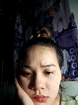 Ngoc-Trinh online show from December 4, 2024, 3:10 pm