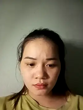 Ngoc-Trinh online show from December 5, 2024, 2:55 pm