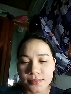 Ngoc-Trinh online show from January 5, 2025, 4:06 pm