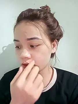 Ngoc-Trinh online show from January 16, 2025, 5:11 am