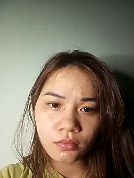 Ngoc-Trinh online show from February 10, 2025, 5:09 pm