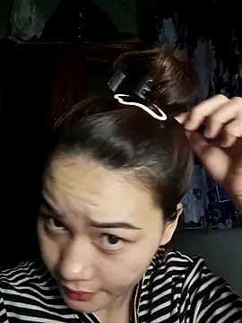 Ngoc-Trinh online show from March 15, 2025, 4:32 pm