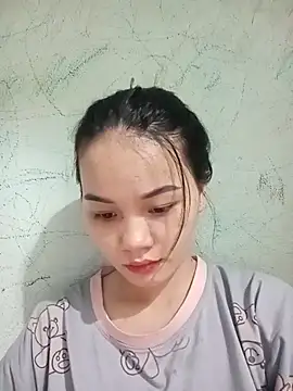 Ngoc-Trinh online show from October 22, 2025, 1:17 am