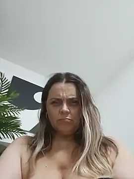 hugebobbs online show from July 8, 2026, 9:14 am