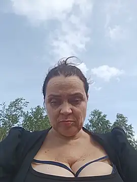 hugebobbs online show from July 15, 2026, 3:17 pm