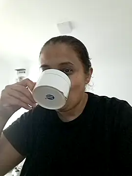 Snapshot of sarahhh1987 chatting on October 1, 2025, 8:20 am sarahhh1987 online show from October 1, 2025, 8:20 am