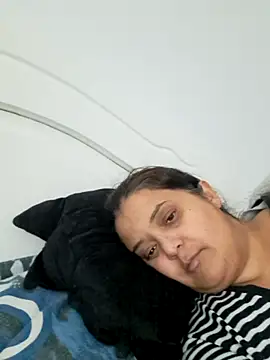 sarahhh1987 online show from November 6, 2025, 11:55 am