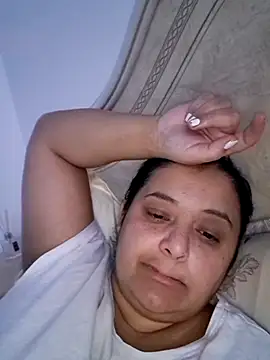 sarahhh1987 online show from November 24, 2025, 4:07 pm