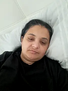 sarahhh1987 online show from February 21, 2026, 6:47 am