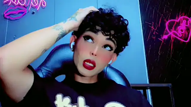 Snapshot of Marian_LV chatting on November 21, 2025, 2:05 pm Marian LV online show from November 21, 2025, 2:05 pm