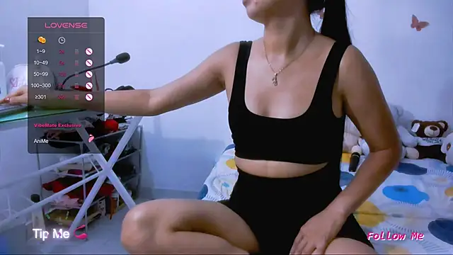 Alyson0001 online show from November 18, 2025, 12:16 am