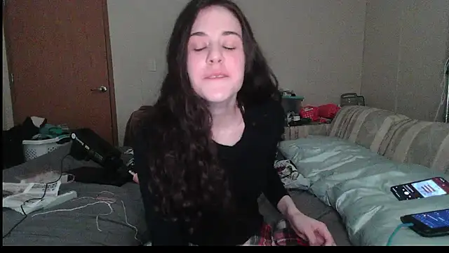 Snapshot of rileyyb_ chatting on May 8, 2026, 10:26 pm rileyyb online show from May 8, 2026, 10:26 pm
