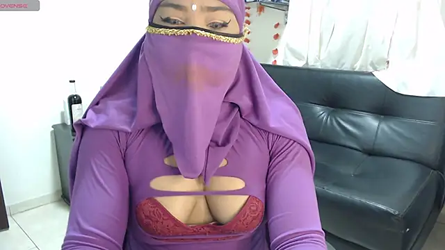 Aaliyah brown online show from December 24, 2024, 8:33 am