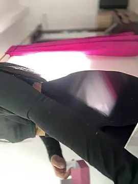 Salome golvert online show from March 10, 2026, 8:14 pm